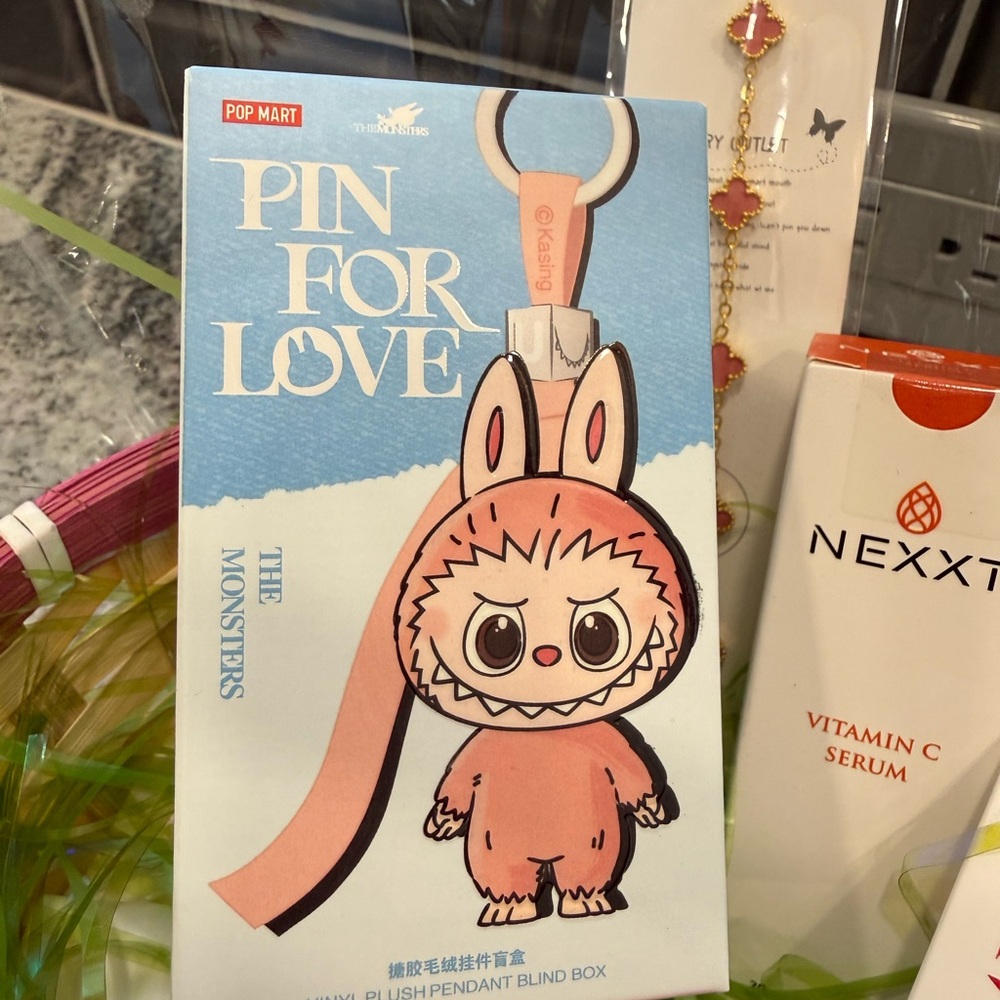 $189 Retail Gift Basket - Picture 9 of 10